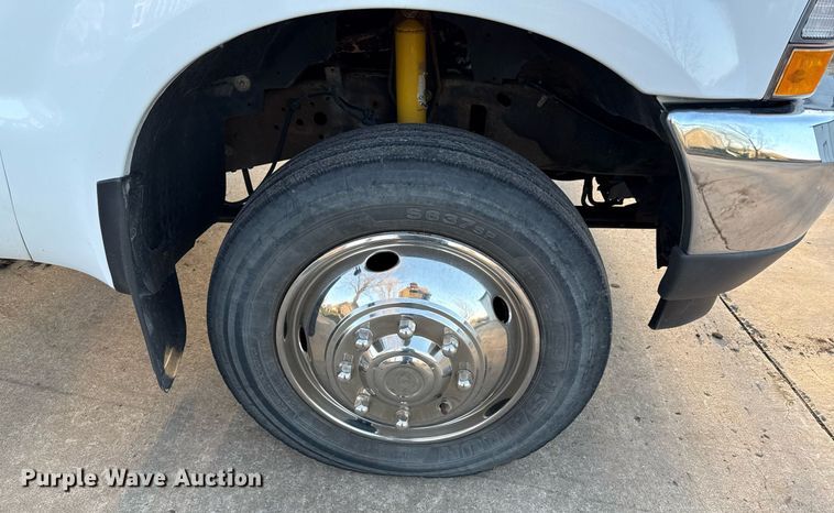 image for item ED4099 2004 Ford F450 Super Duty XL Crew Cab utility / service truck