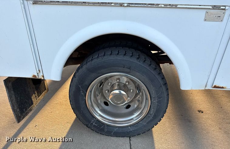 image for item ED4099 2004 Ford F450 Super Duty XL Crew Cab utility / service truck