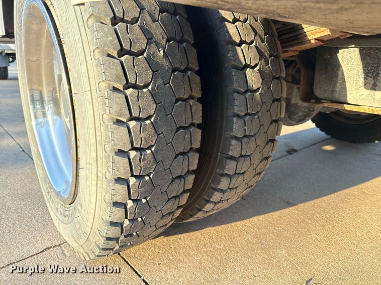 image for item ED4099 2004 Ford F450 Super Duty XL Crew Cab utility / service truck