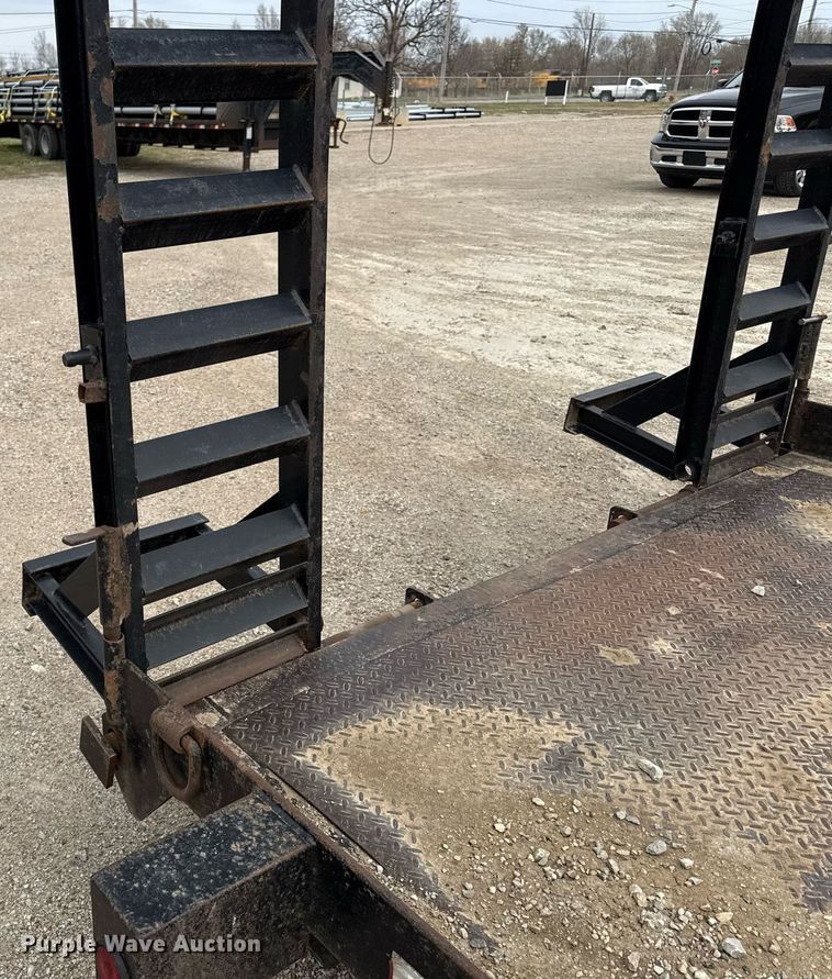 image for item ED4103 2004 Road Hog Uniloader equipment trailer