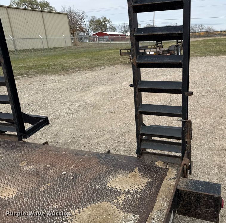 image for item ED4103 2004 Road Hog Uniloader equipment trailer