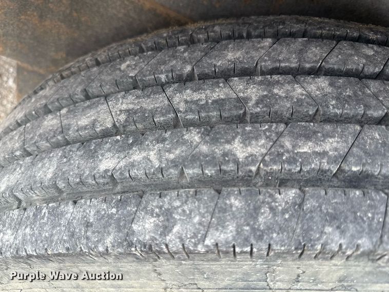 image for item ED4103 2004 Road Hog Uniloader equipment trailer