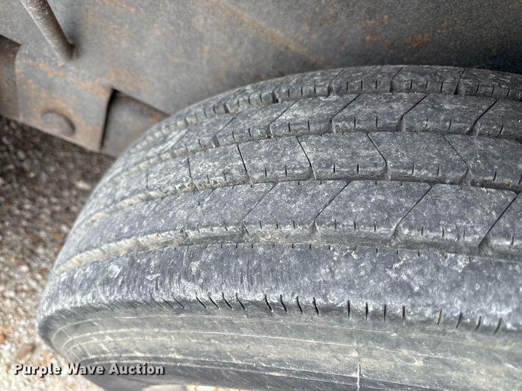 image for item ED4103 2004 Road Hog Uniloader equipment trailer