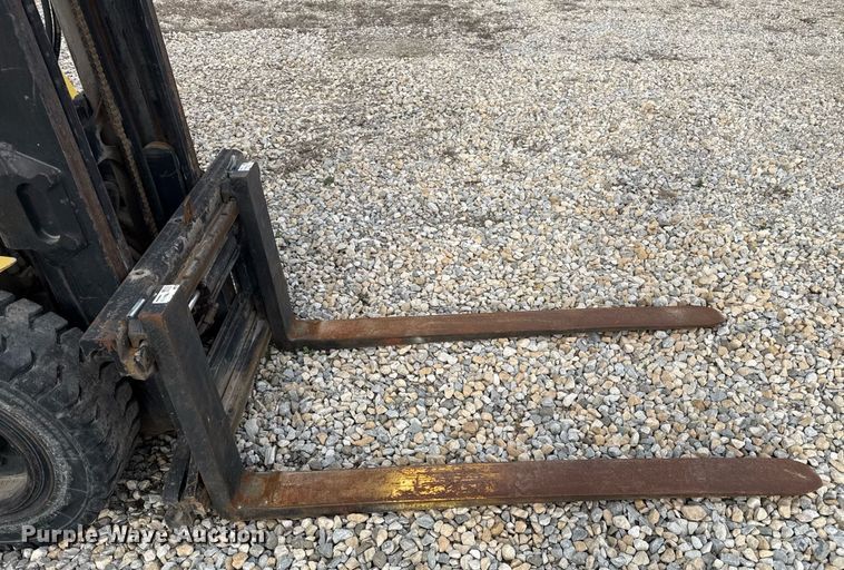 image for item ED4112 2001 Hyster H60XM  forklift