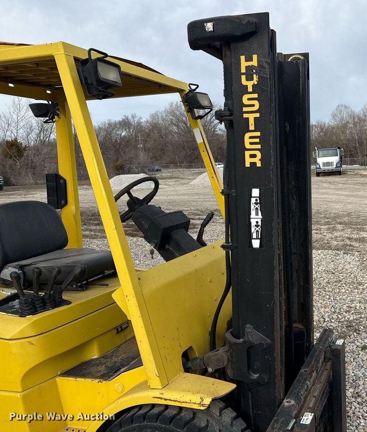 image for item ED4112 2001 Hyster H60XM  forklift