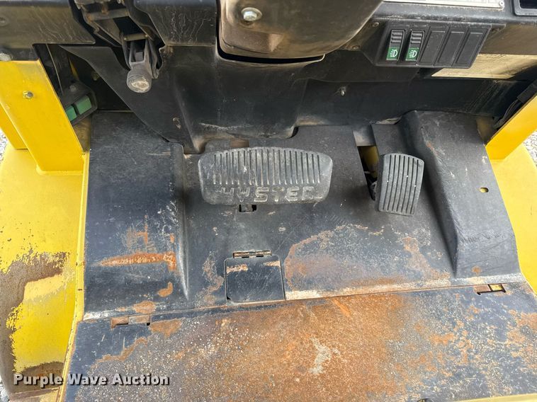 image for item ED4112 2001 Hyster H60XM  forklift