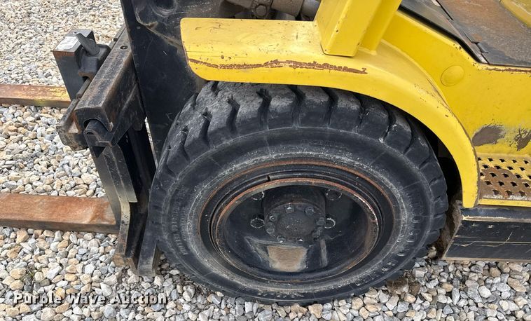 image for item ED4112 2001 Hyster H60XM  forklift