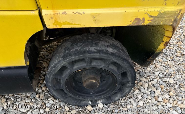 image for item ED4112 2001 Hyster H60XM  forklift