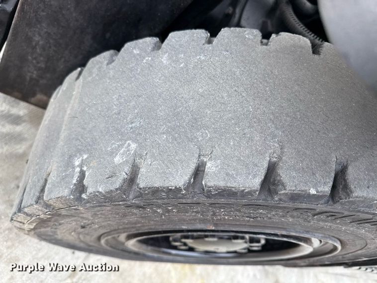 image for item ED4114 2006 Hyster H50FT forklift