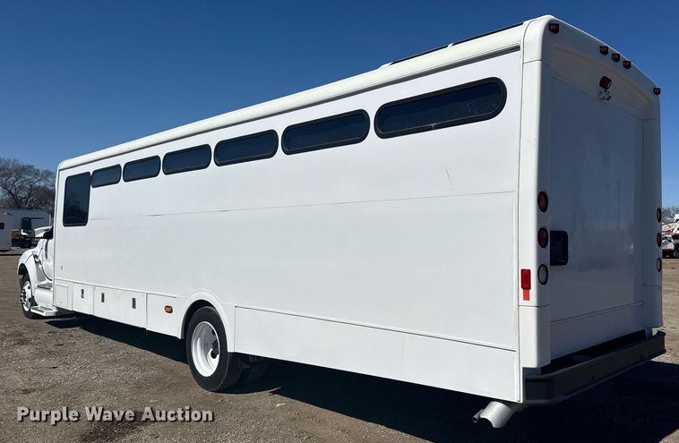 image for item EG2592 2008 Ford F650 Super Duty shuttle bus