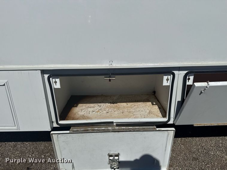 image for item EG2592 2008 Ford F650 Super Duty shuttle bus