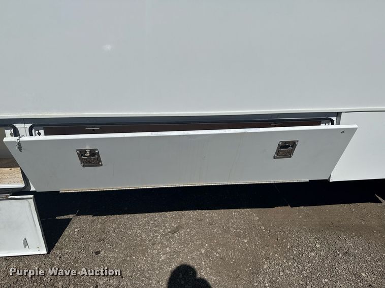 image for item EG2592 2008 Ford F650 Super Duty shuttle bus