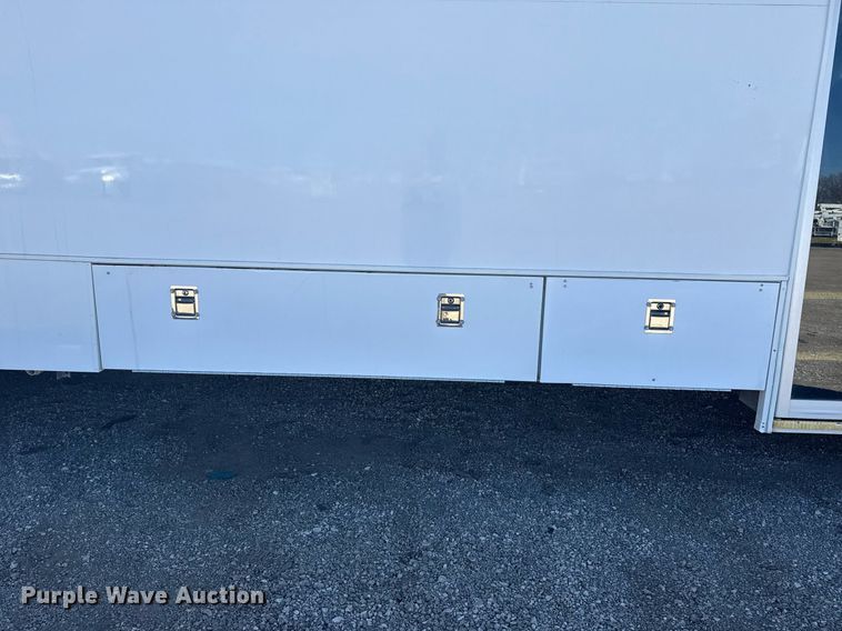 image for item EG2592 2008 Ford F650 Super Duty shuttle bus