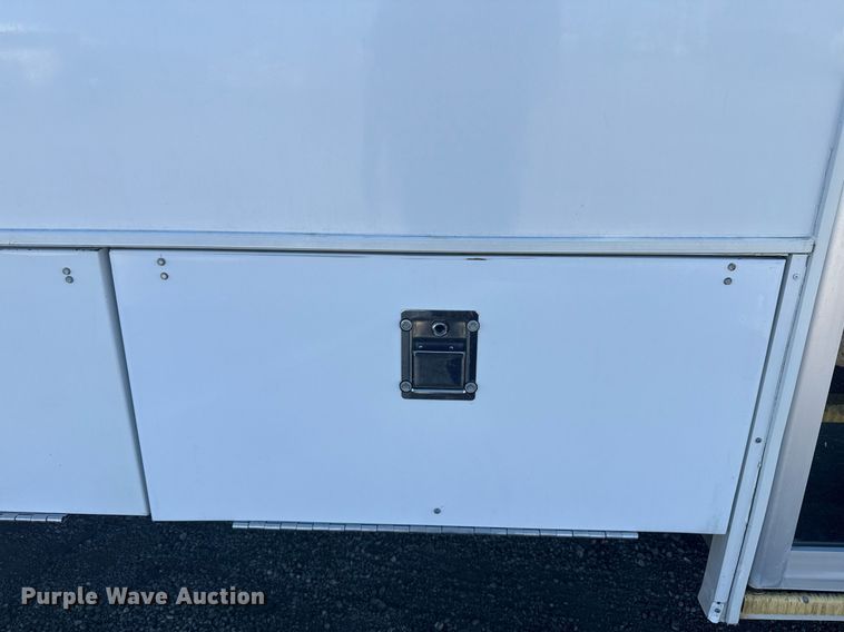 image for item EG2592 2008 Ford F650 Super Duty shuttle bus