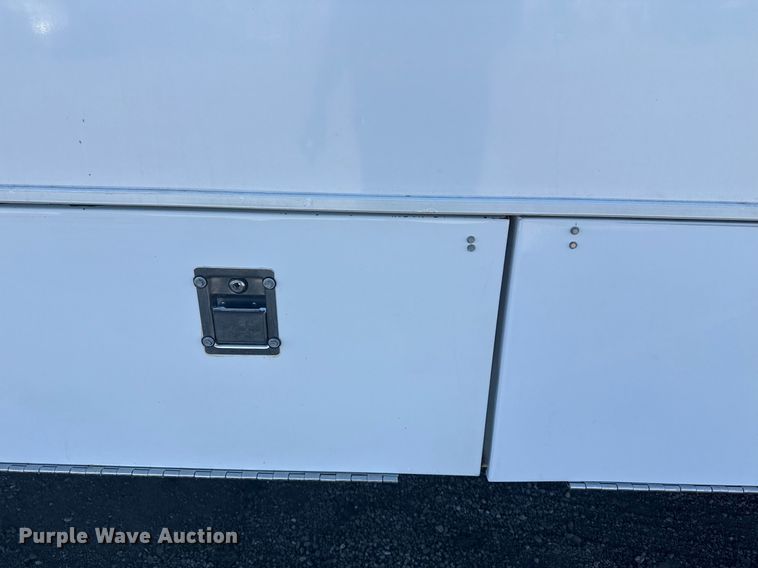 image for item EG2592 2008 Ford F650 Super Duty shuttle bus