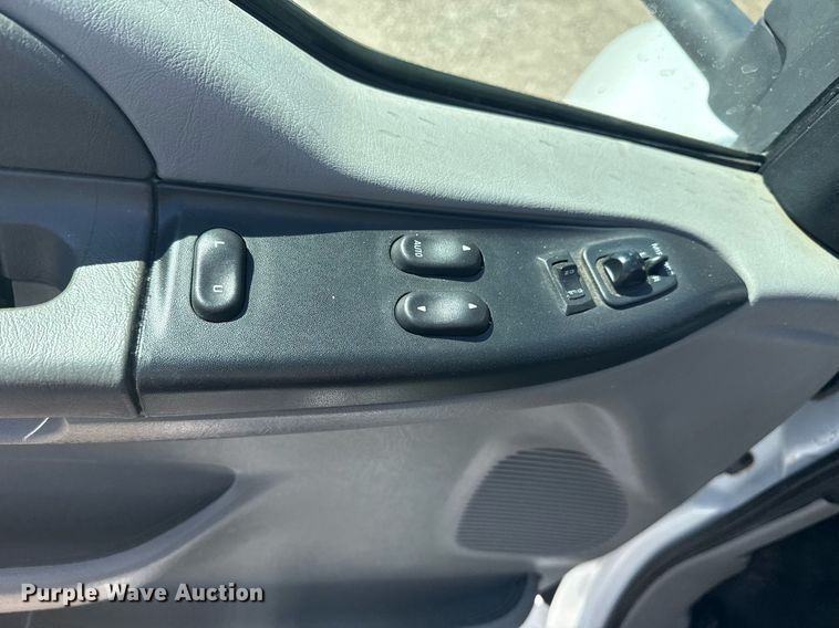 image for item EG2592 2008 Ford F650 Super Duty shuttle bus