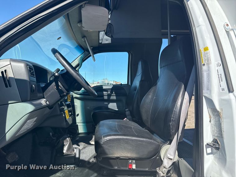 image for item EG2592 2008 Ford F650 Super Duty shuttle bus