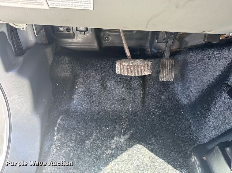 image for item EG2592 2008 Ford F650 Super Duty shuttle bus