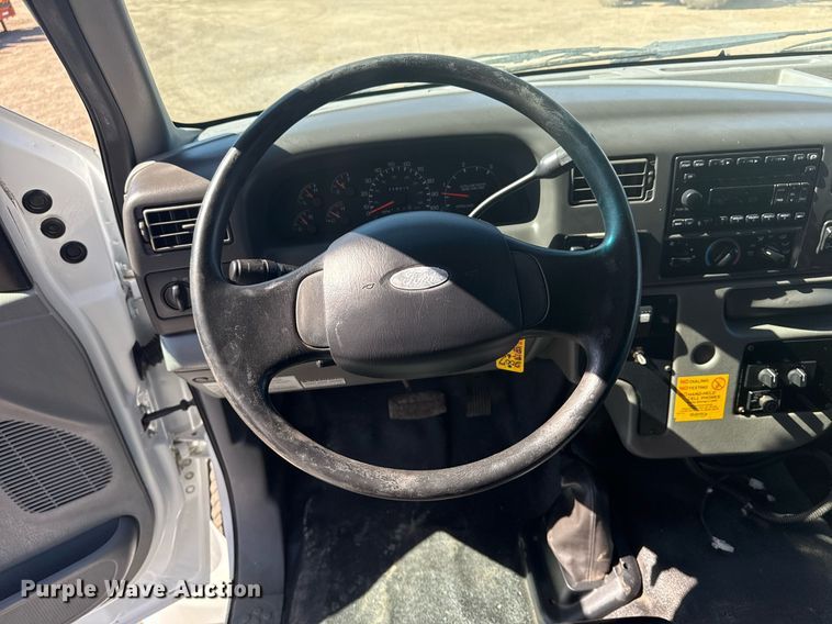 image for item EG2592 2008 Ford F650 Super Duty shuttle bus