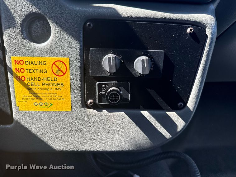 image for item EG2592 2008 Ford F650 Super Duty shuttle bus