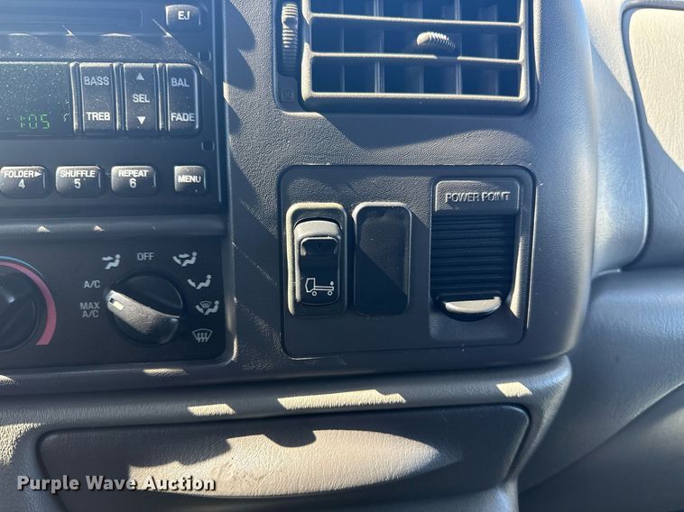 image for item EG2592 2008 Ford F650 Super Duty shuttle bus