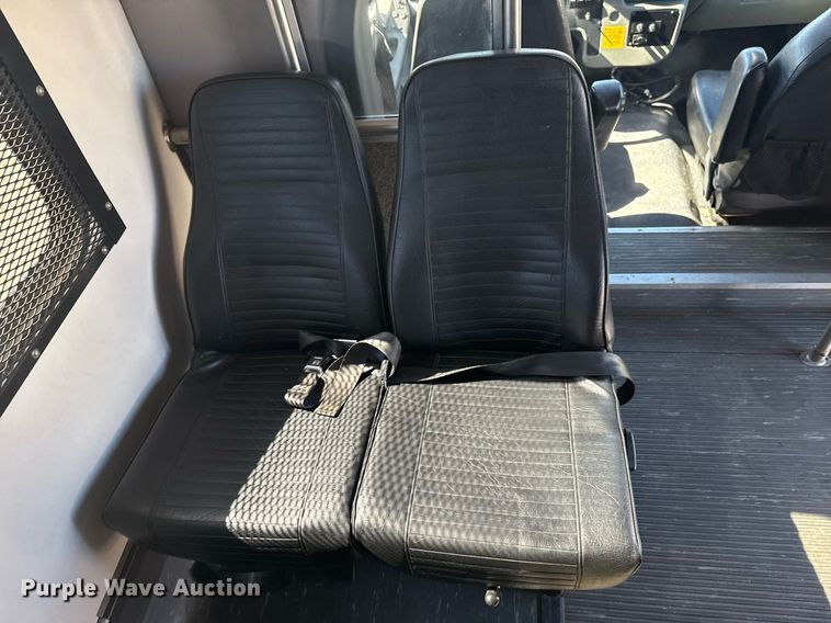 image for item EG2592 2008 Ford F650 Super Duty shuttle bus