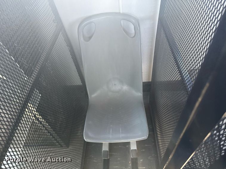 image for item EG2592 2008 Ford F650 Super Duty shuttle bus