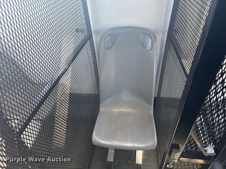 image for item EG2592 2008 Ford F650 Super Duty shuttle bus