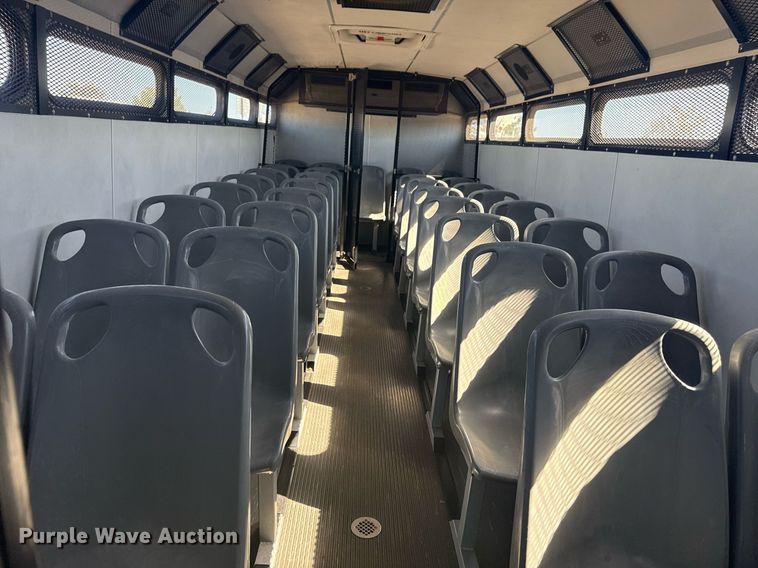 image for item EG2592 2008 Ford F650 Super Duty shuttle bus