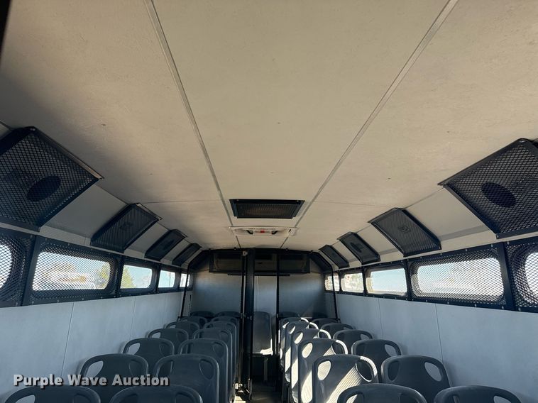 image for item EG2592 2008 Ford F650 Super Duty shuttle bus