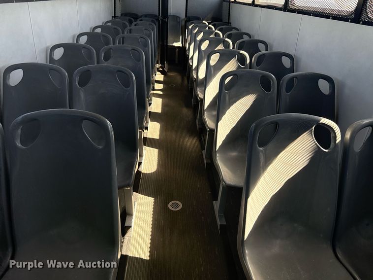 image for item EG2592 2008 Ford F650 Super Duty shuttle bus