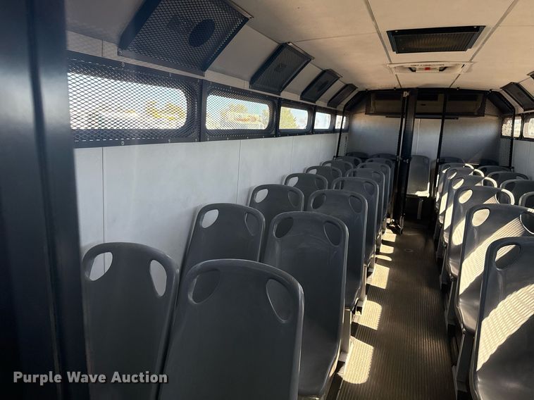 image for item EG2592 2008 Ford F650 Super Duty shuttle bus