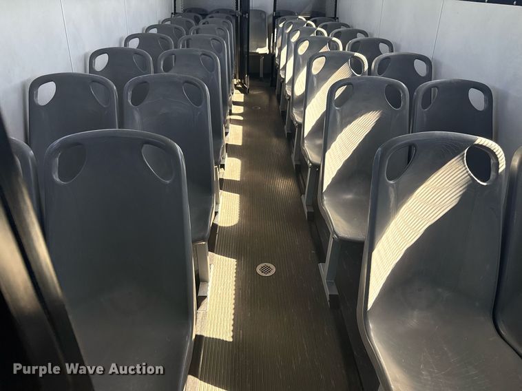 image for item EG2592 2008 Ford F650 Super Duty shuttle bus