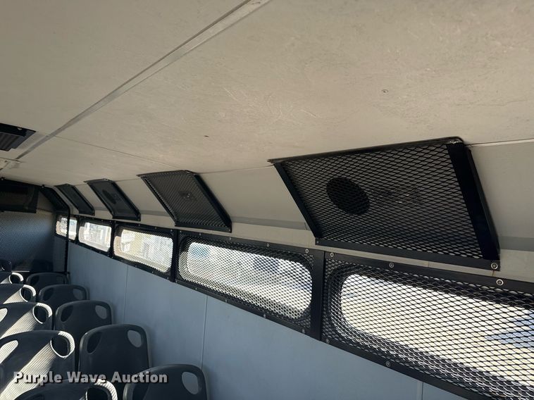 image for item EG2592 2008 Ford F650 Super Duty shuttle bus