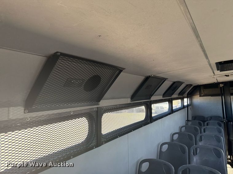 image for item EG2592 2008 Ford F650 Super Duty shuttle bus