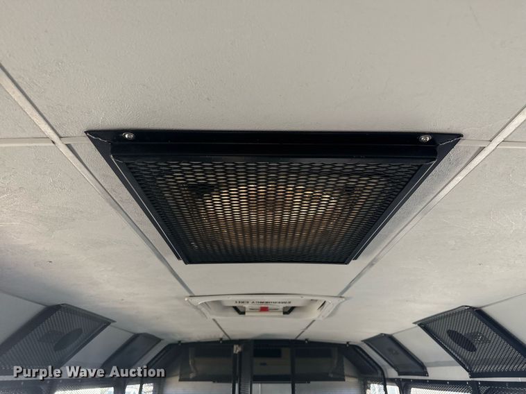 image for item EG2592 2008 Ford F650 Super Duty shuttle bus