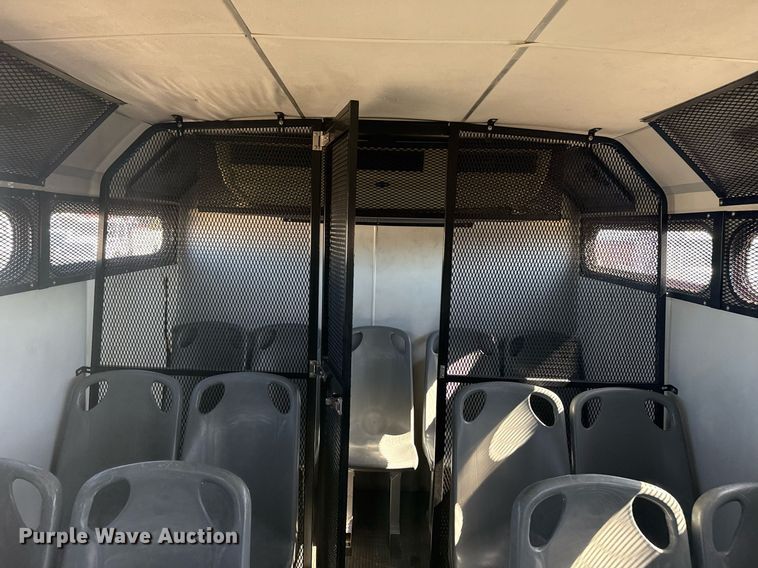 image for item EG2592 2008 Ford F650 Super Duty shuttle bus