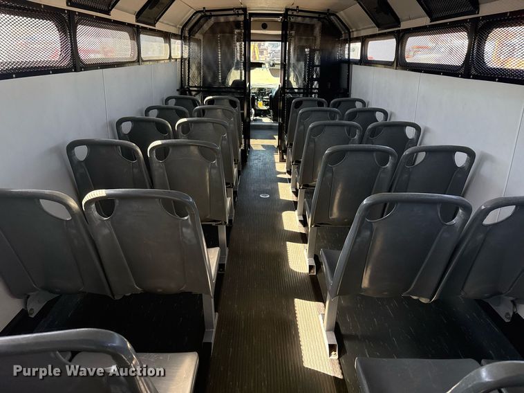 image for item EG2592 2008 Ford F650 Super Duty shuttle bus