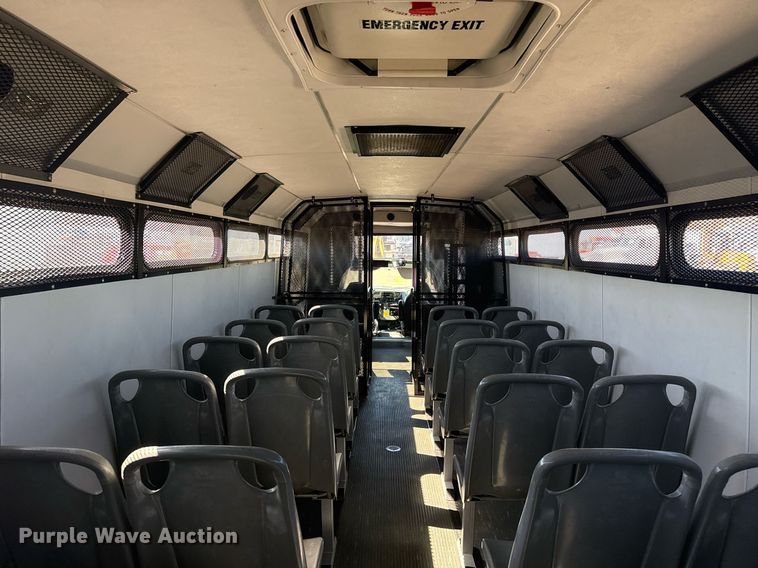 image for item EG2592 2008 Ford F650 Super Duty shuttle bus