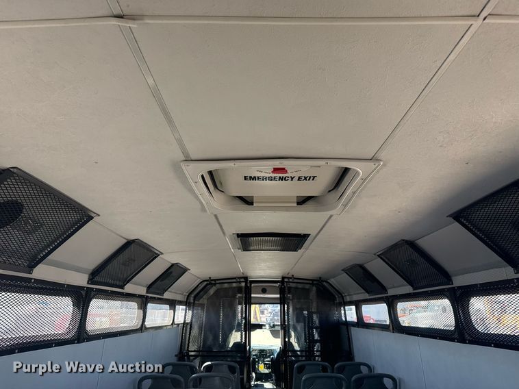 image for item EG2592 2008 Ford F650 Super Duty shuttle bus