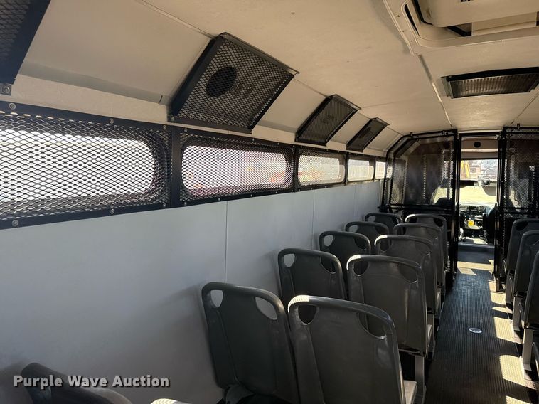 image for item EG2592 2008 Ford F650 Super Duty shuttle bus