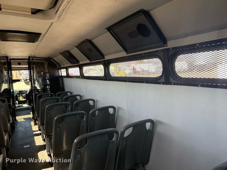 image for item EG2592 2008 Ford F650 Super Duty shuttle bus