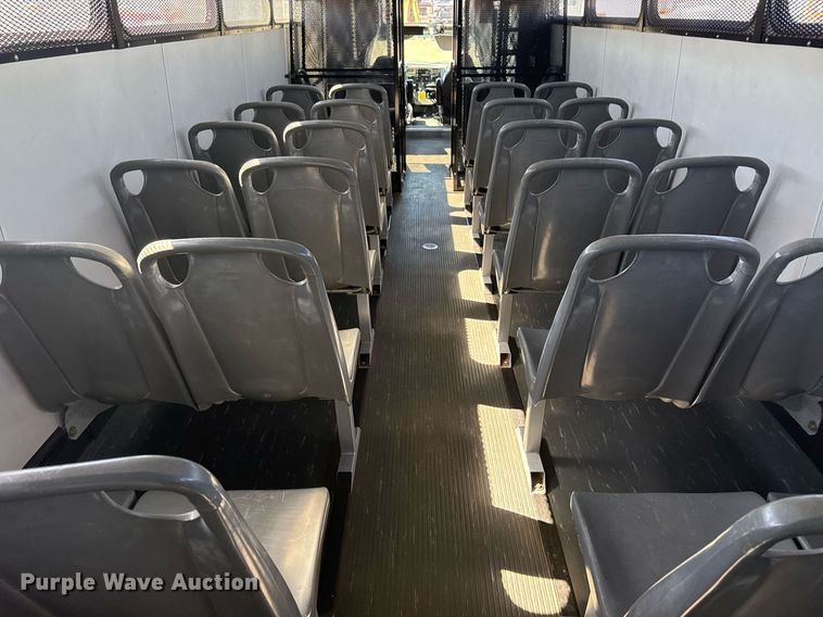 image for item EG2592 2008 Ford F650 Super Duty shuttle bus