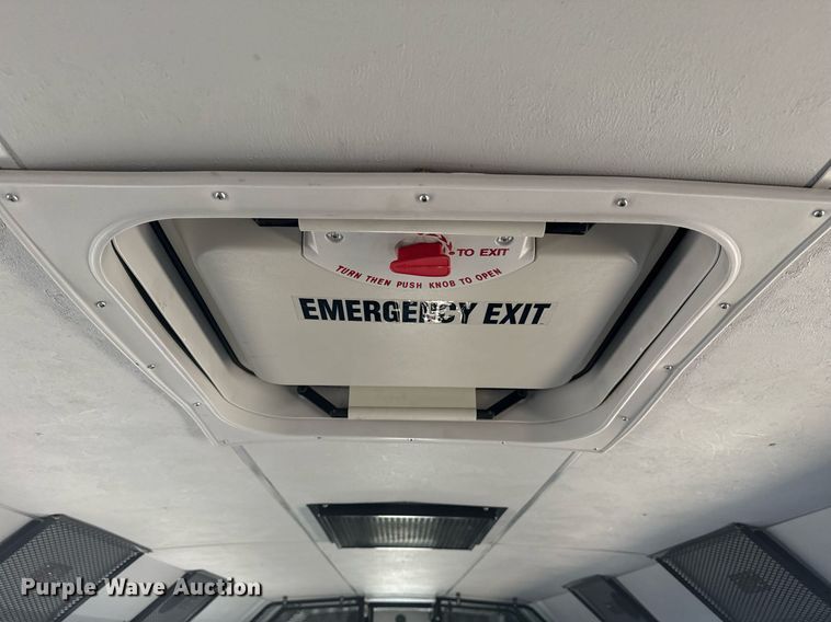 image for item EG2592 2008 Ford F650 Super Duty shuttle bus