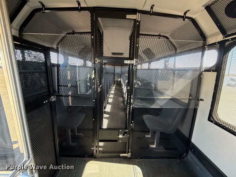 image for item EG2592 2008 Ford F650 Super Duty shuttle bus