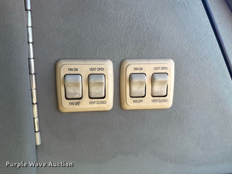 image for item EG2592 2008 Ford F650 Super Duty shuttle bus