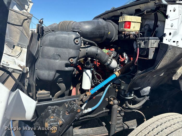 image for item EG2592 2008 Ford F650 Super Duty shuttle bus