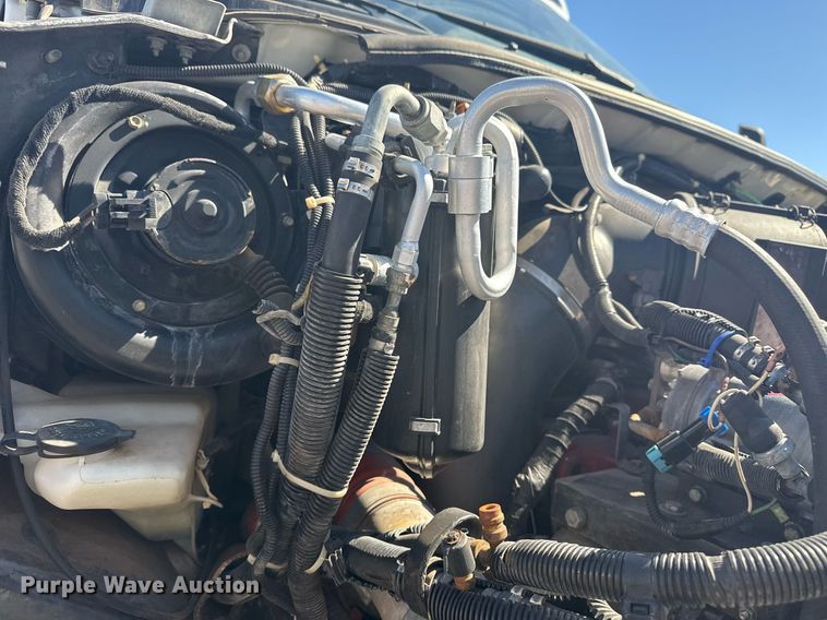 image for item EG2592 2008 Ford F650 Super Duty shuttle bus