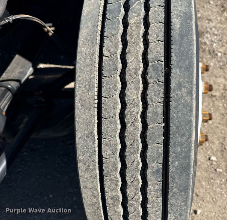 image for item EG2592 2008 Ford F650 Super Duty shuttle bus