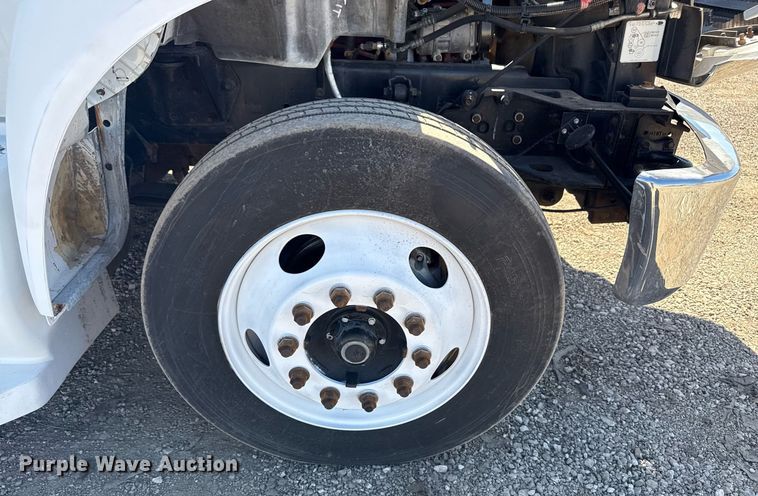 image for item EG2592 2008 Ford F650 Super Duty shuttle bus